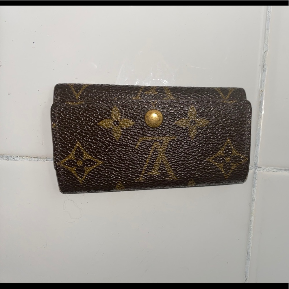 Louis Vuitton 4 key holder monogram cles wallet